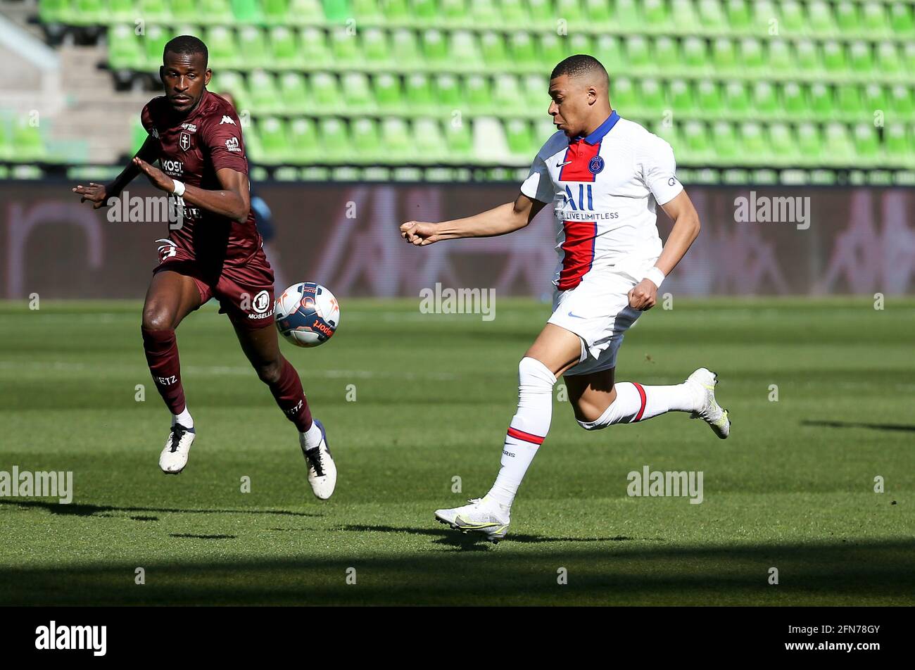 Kylian Mbappe of PSG scores his first goal despite Boubakar Kouyate of FC  Metz (left) during the French championship Ligue 1 football match between FC  Metz and Paris Saint-Germain (PSG) on April