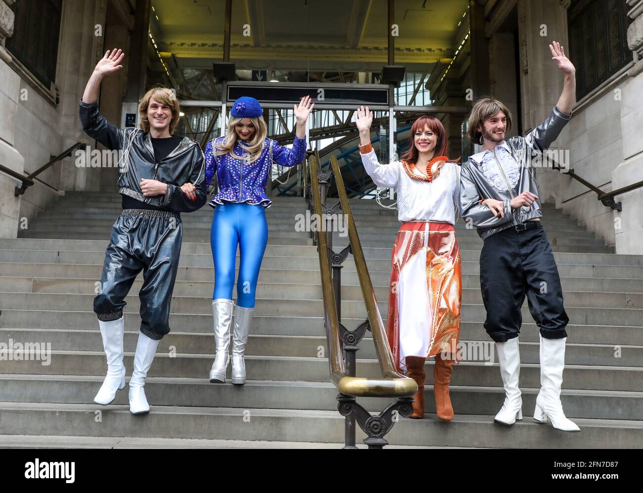 Cast members l r hi-res stock photography and images - Page 2 - Alamy