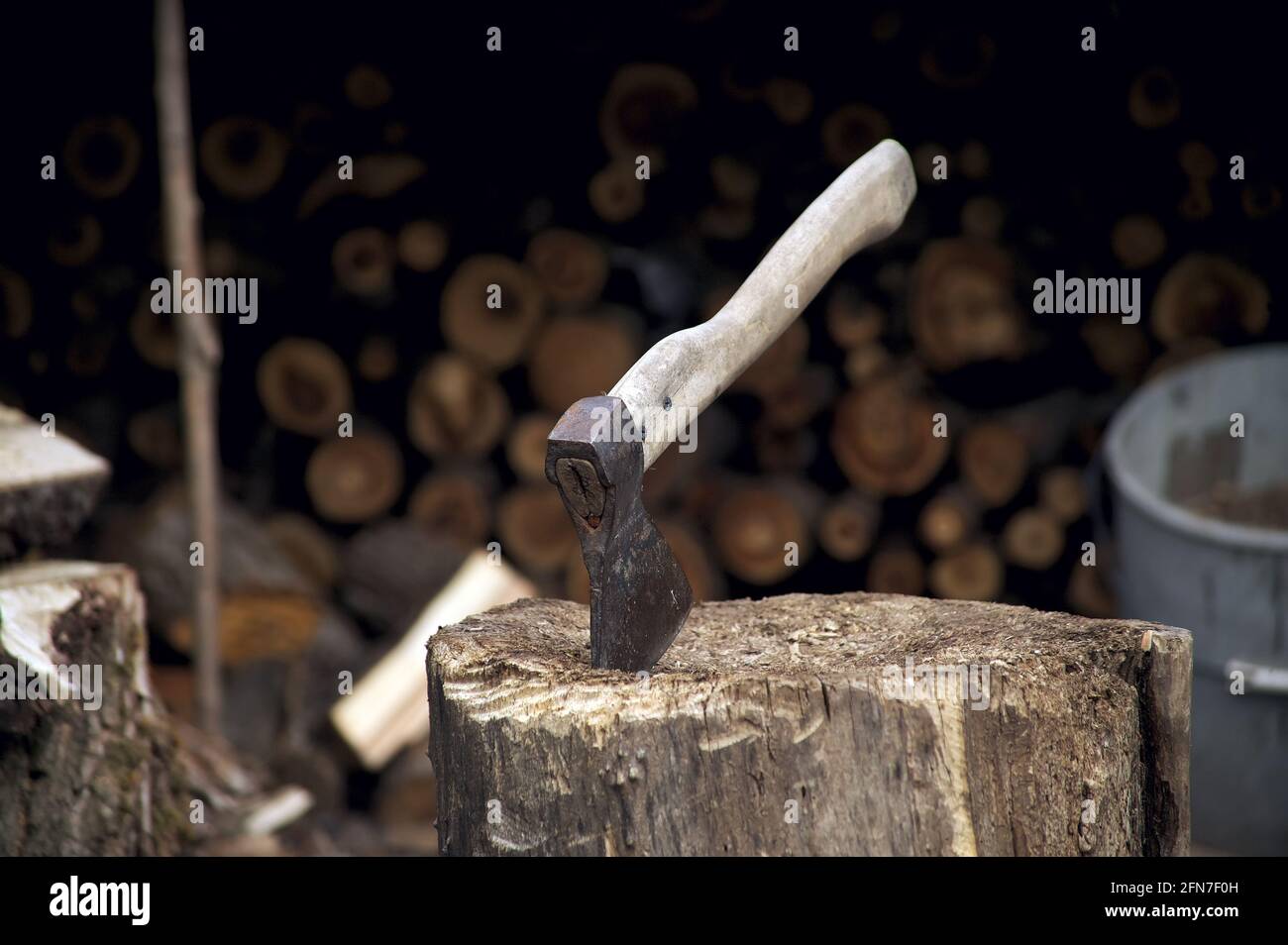 Axe stuck in tree hi-res stock photography and images - Alamy
