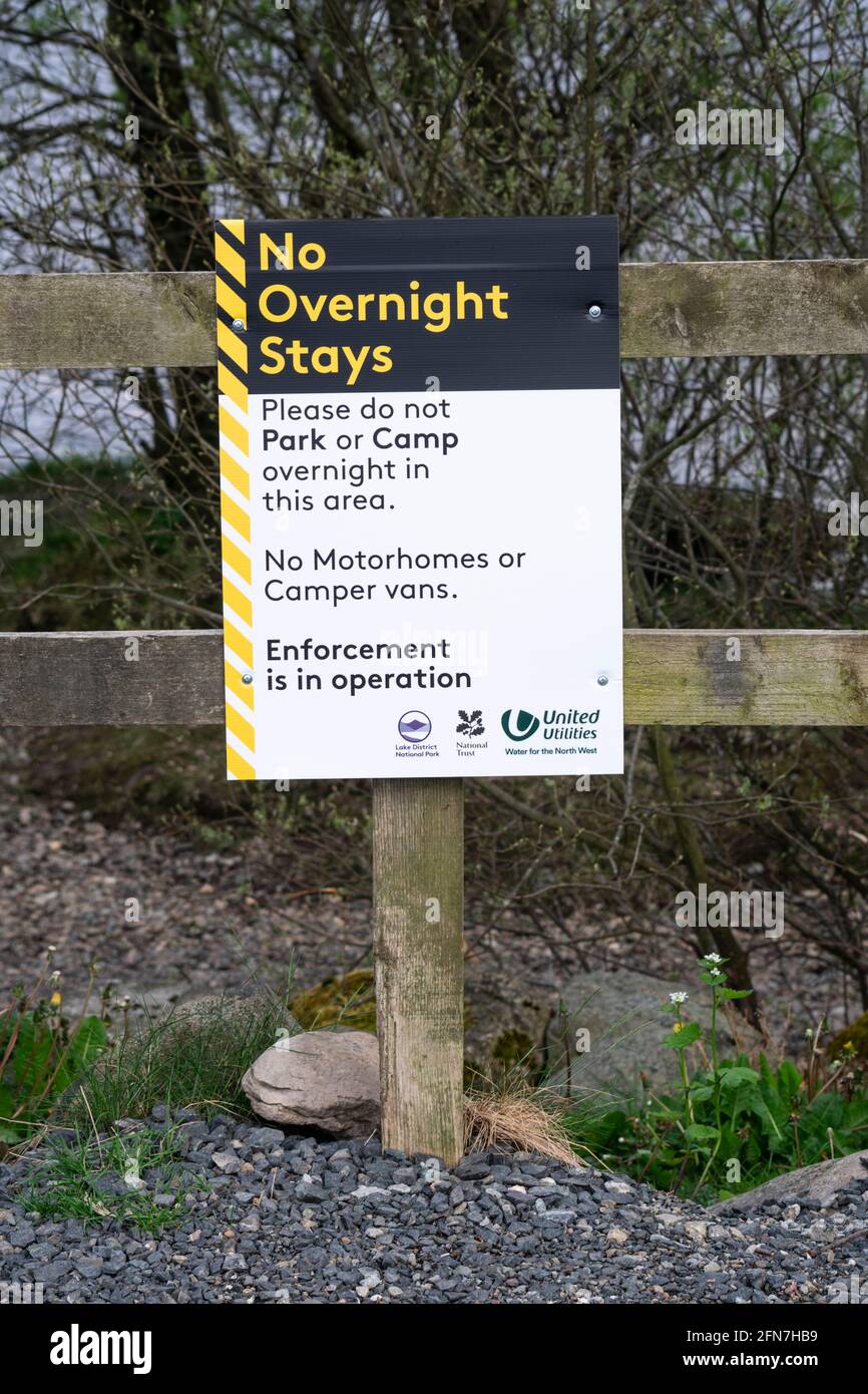 No overnight stays or camping sign near Ullswater, Lake District, Cumbria Stock Photo