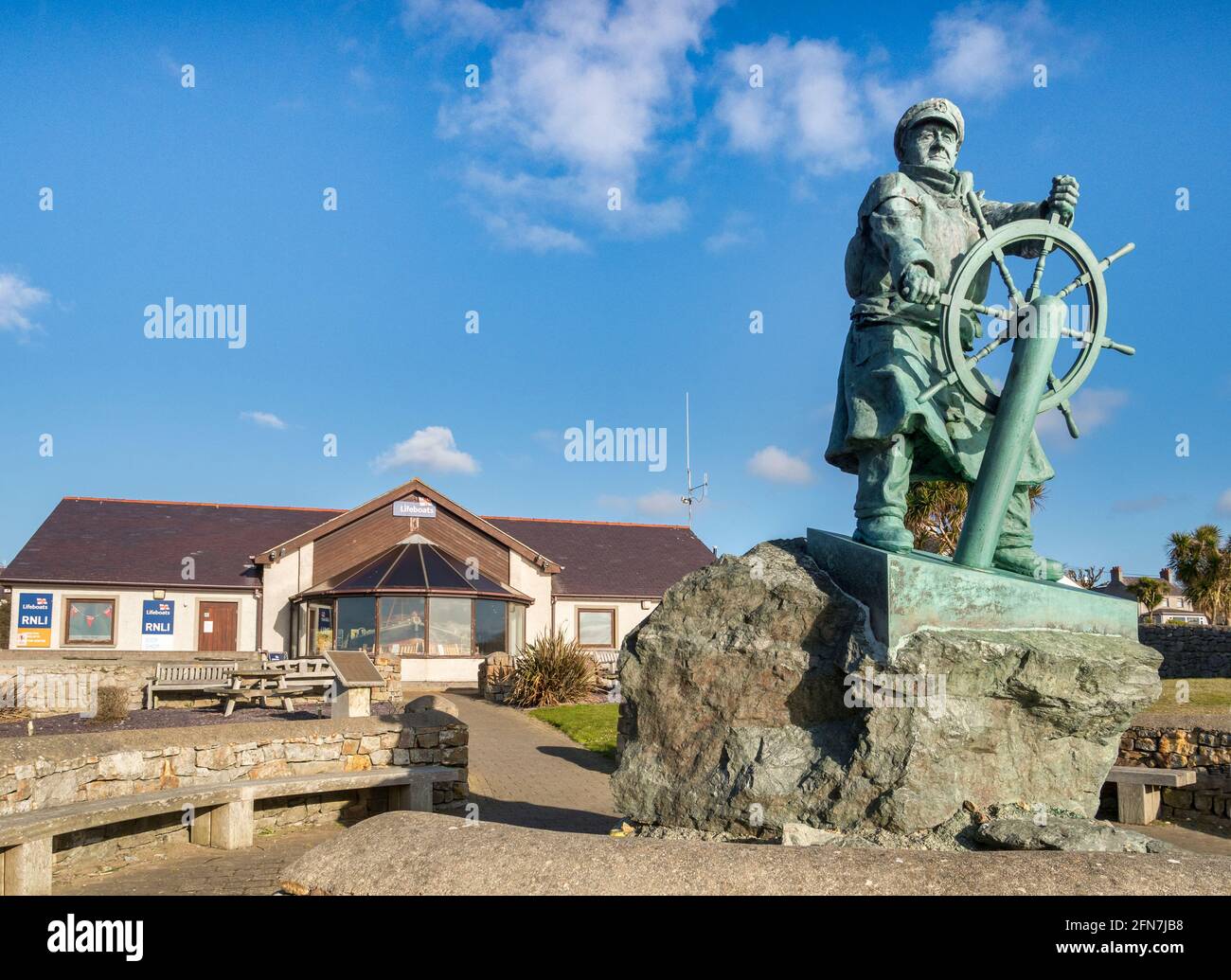 Sculpture of Richard 'Dic' Evans, a highly decorated coxswain of the local lifeboat, in front of the RNLI Visitor Centre at Moelfre, on the east coast Stock Photo