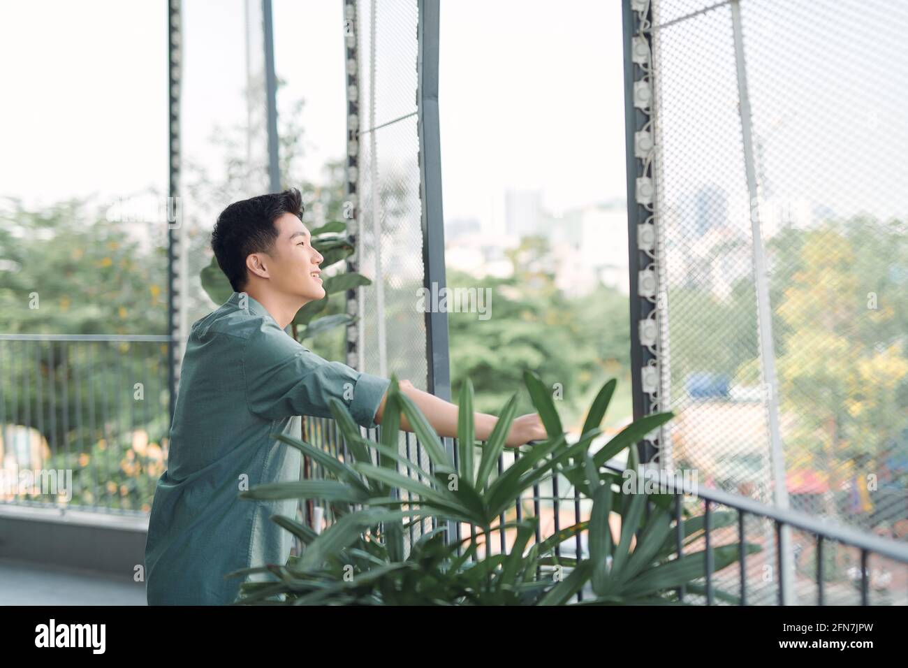 Teenager back outside urban hi-res stock photography and images - Alamy