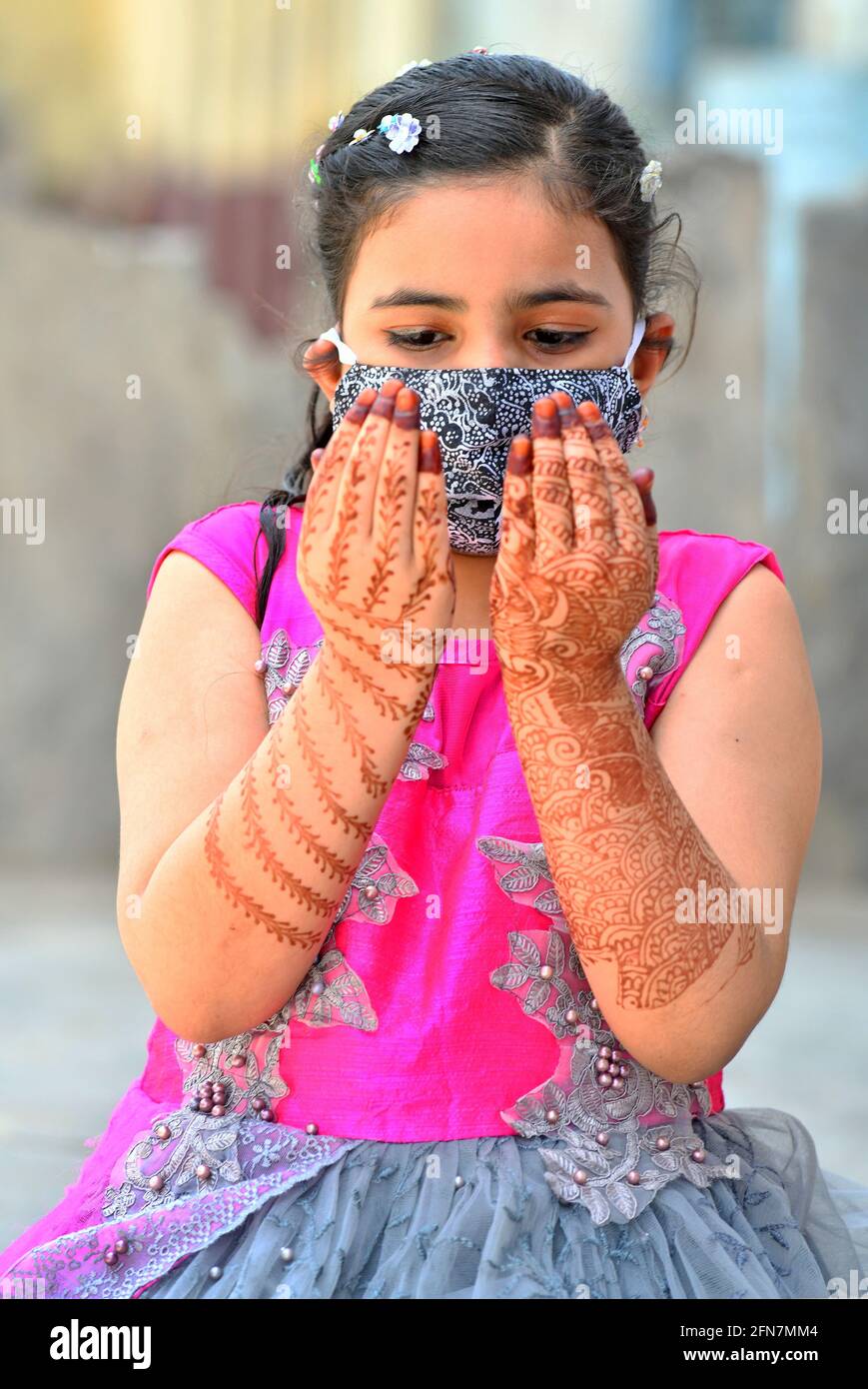 Beawar, Rajasthan, India, May 14, 2021: Muslim Girl offer namaz on the occasion of Eid-ul-Fitr, marking the end of fasting month of Ramadan, during ongoing COVID-induced lockdown in Beawar. Credit: Sumit Saraswat/Alamy Live News Stock Photo