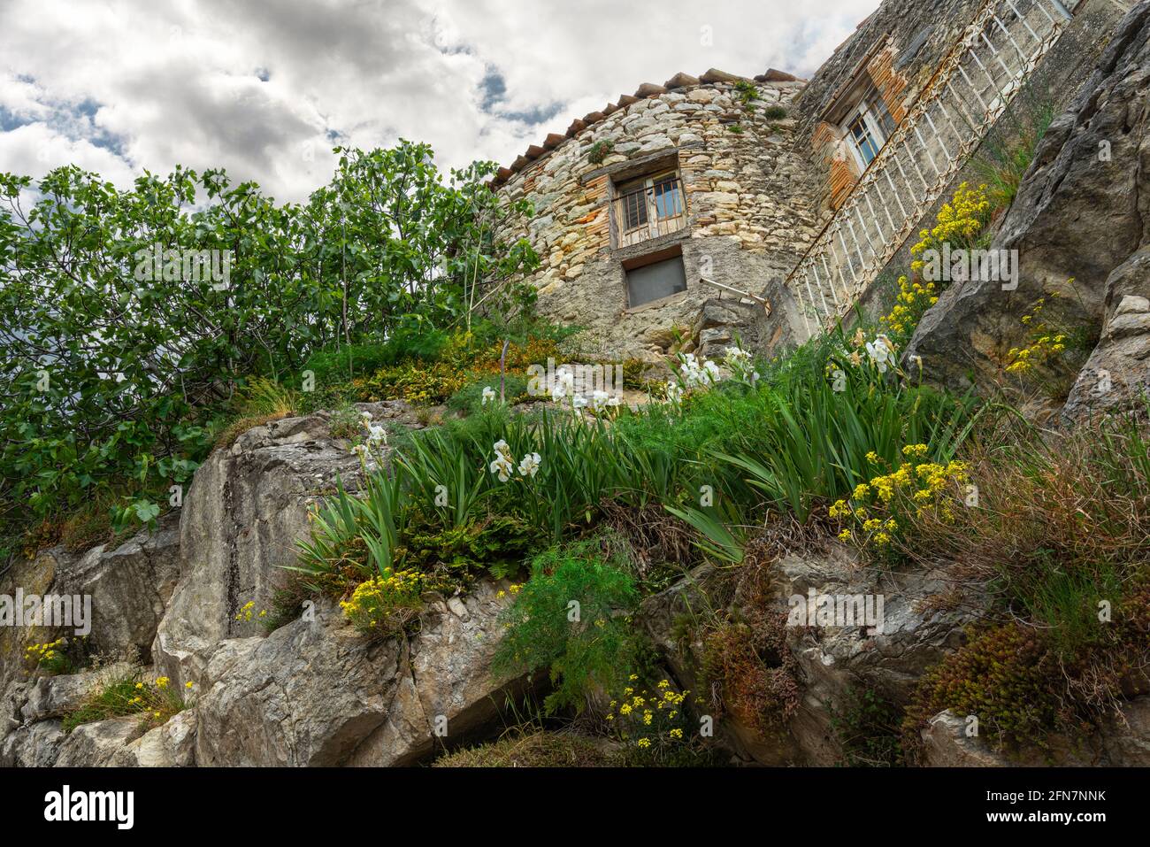 Earthquake ruins hi-res stock photography and images - Alamy