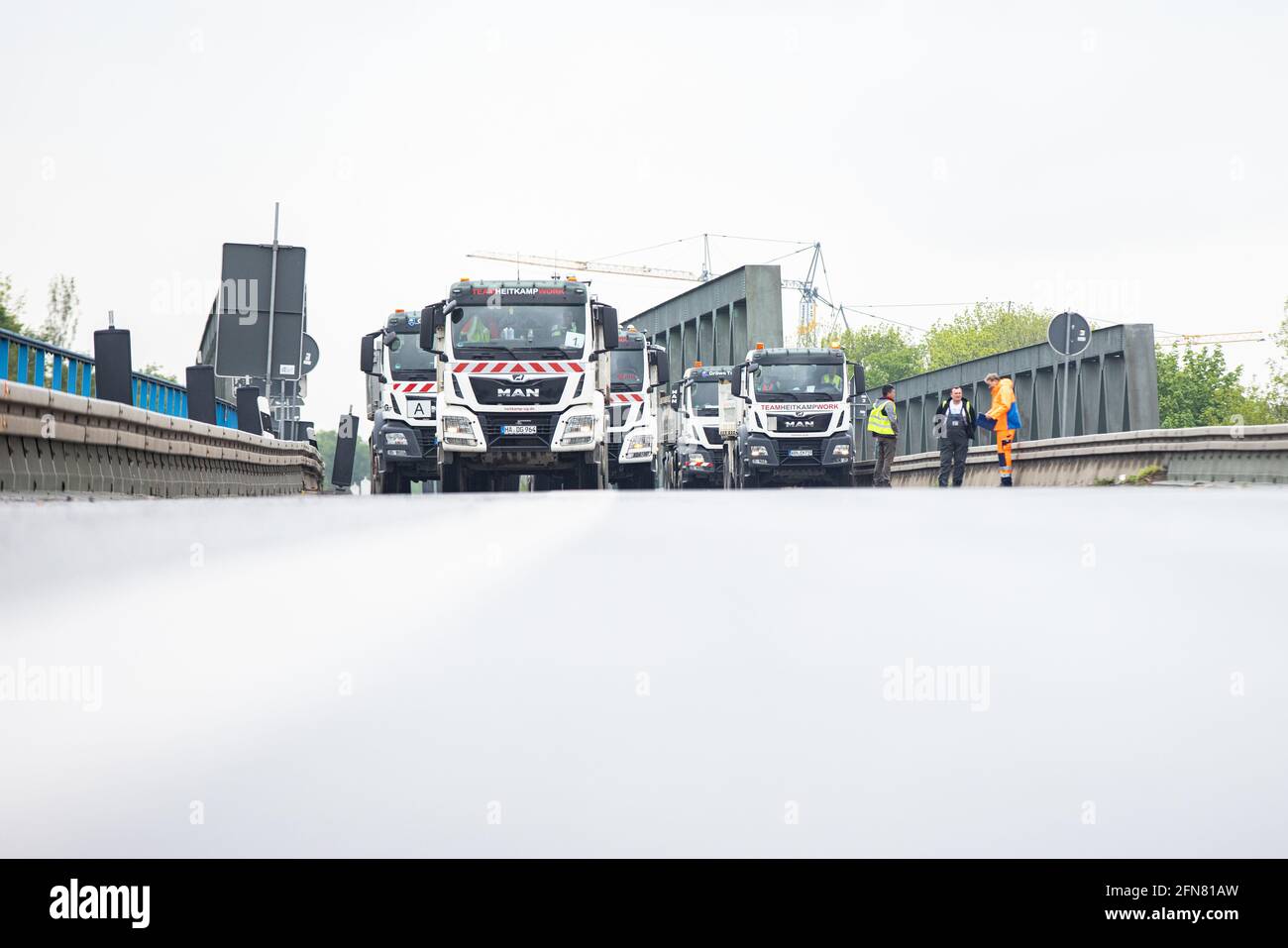 Herne, Germany. 15th May, 2021. Trucks park on the damaged A43 Emschertal Bridge during a load test. Because the steel girders of the bridge over the Rhine-Herne Canal have buckled due to excessive loads in recent years, the bridge is already closed to trucks weighing more than 3.5 tonnes. In the period from Friday (14.5.) 10 p.m. to Monday (17.5.) 5 a.m. as well as from Friday (21.5.) 8 p.m. to Tuesday (25.5.) 5 a.m. the stretch between the motorway junctions Herne and Recklinghausen will be completely closed. Credit: Marcel Kusch/dpa/Alamy Live News Stock Photo