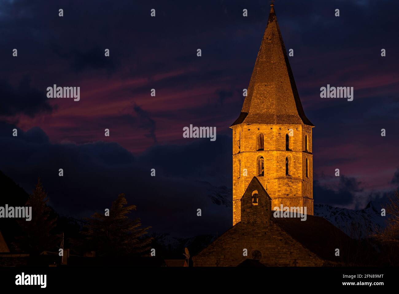 Winter twilight and night seen from the town of Salardú (Aran Valley, Catalonia, Spain, Pyrenees) ESP: Crepúsculo y noche invernal visto en el Arán Stock Photo