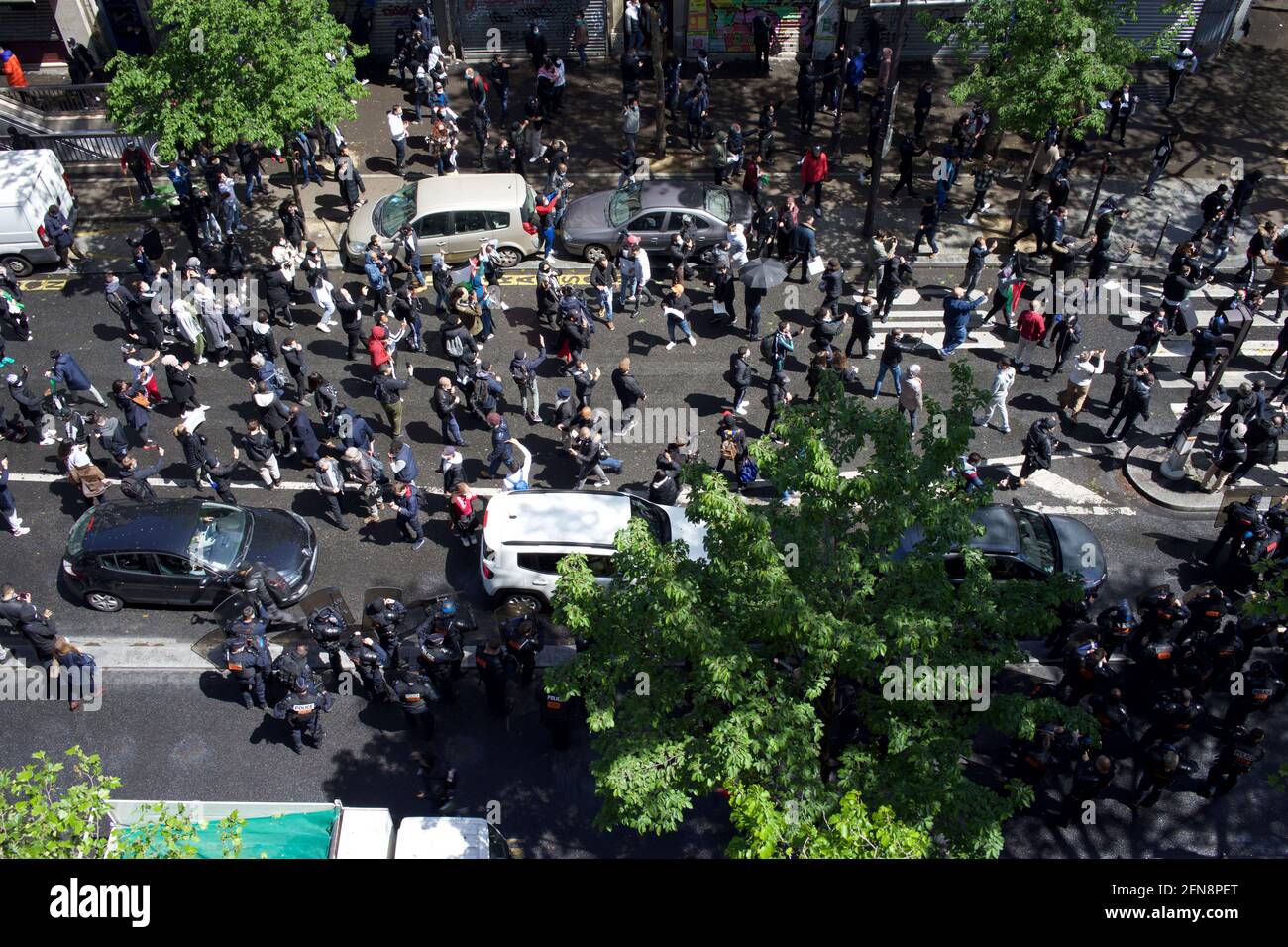Police and protestors at pro-Palestinian demonstration, Boulevard Barbès, Paris, France, May 15th, 2021 Stock Photo