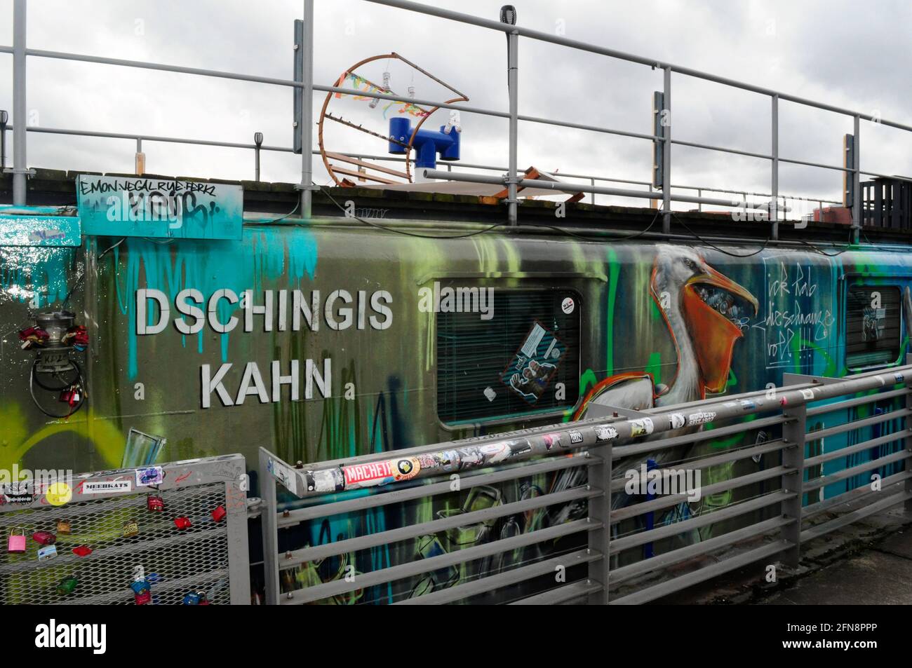 Hausboot / Drehort von „Berlin Tag und Nacht“ in Berlin am 14.5.2021 Stock Photo Alamy