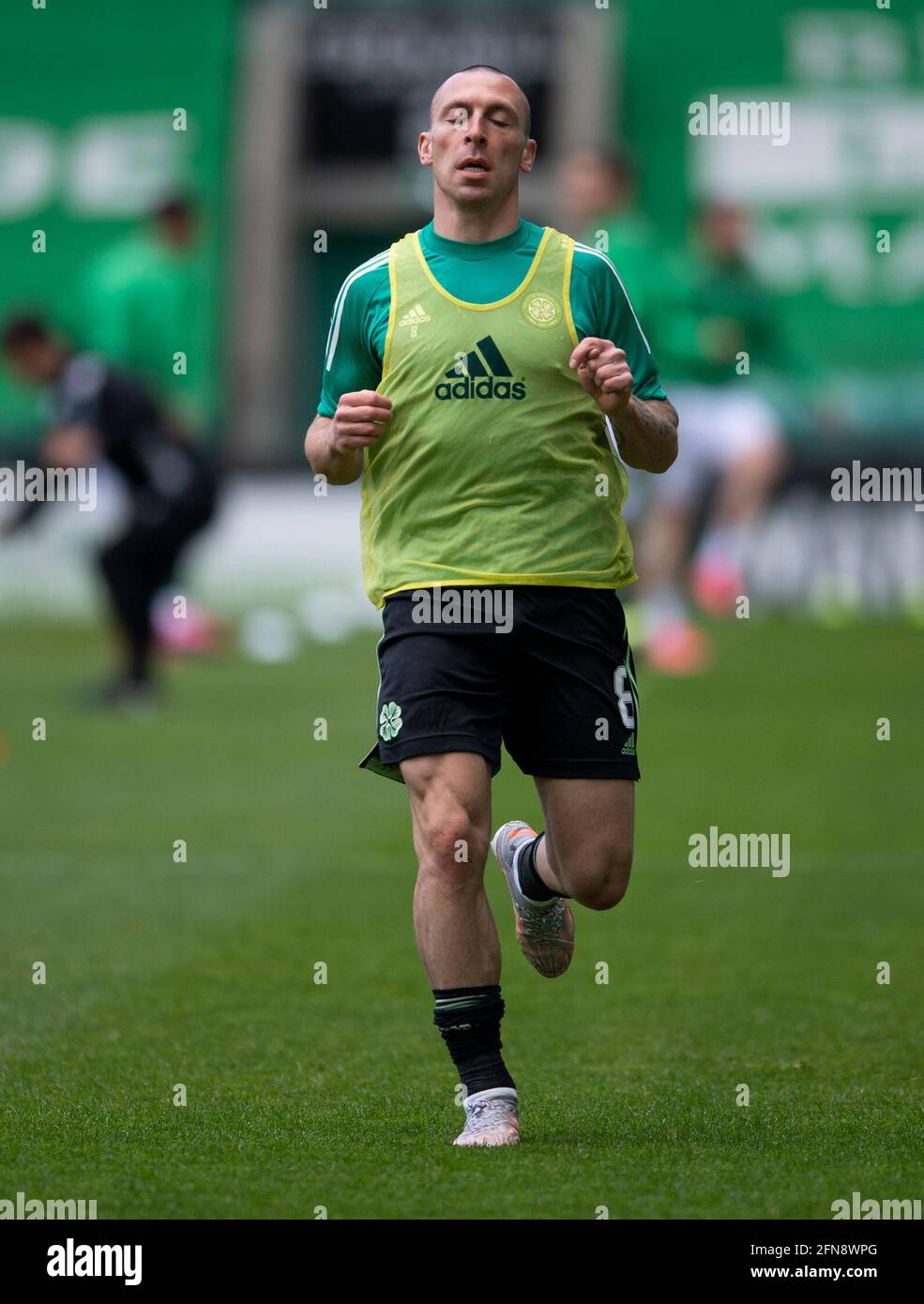 Scottish Premiership - Hibernian v Celtic. Easter Road Stadium, Edinburgh, Midlothian, UK. 15th May, 2021. Hibs play host to Celtic in the Scottish Premier League at Easter road, Edinburgh. Pic shows: Celtic midfielder, Scott Brown, warms up before playing his final game for the Parkhead side after 14 years. Credit: Ian Jacobs/Alamy Live News Stock Photo