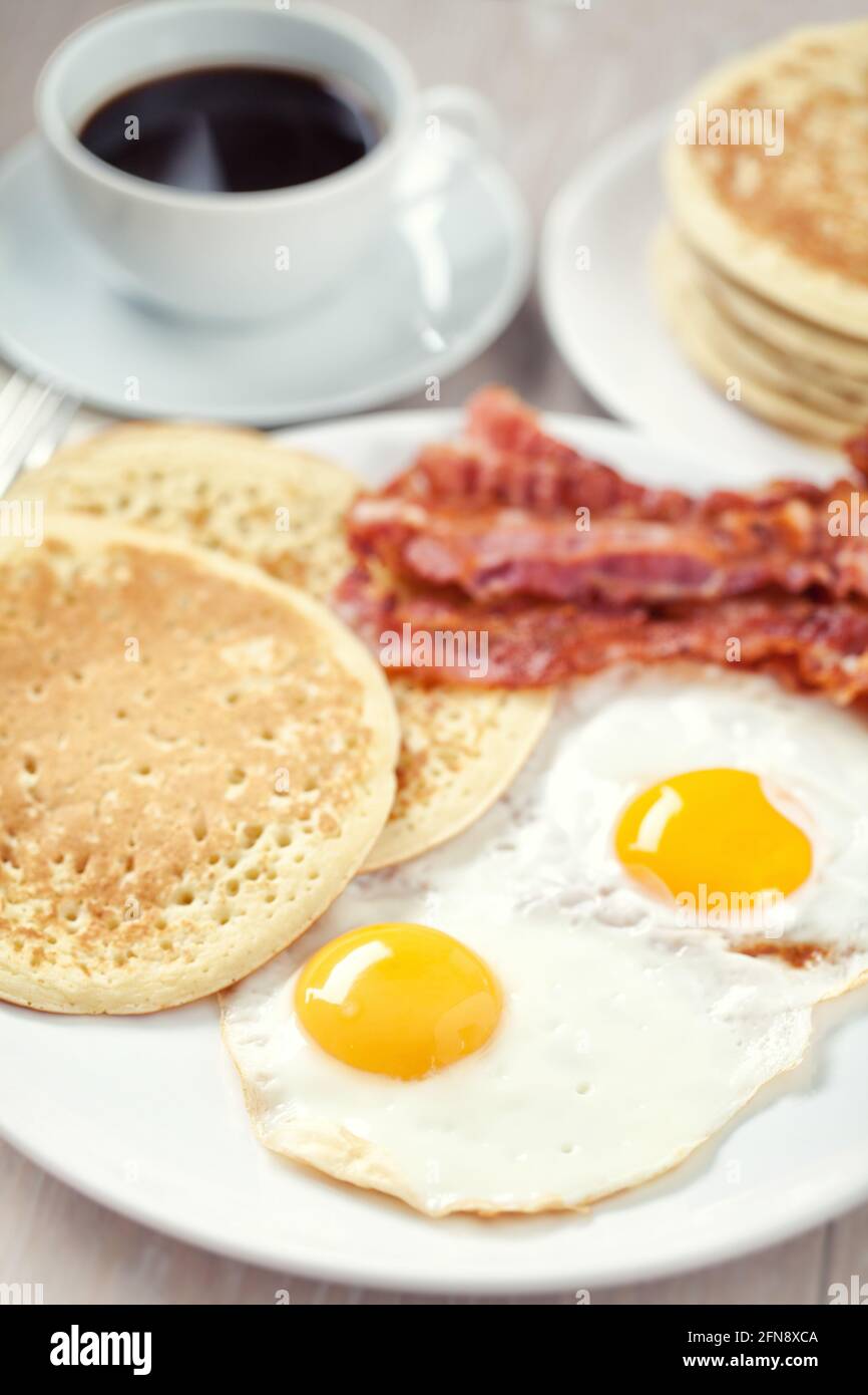 Bacon eggs pancakes hires stock photography and images Alamy