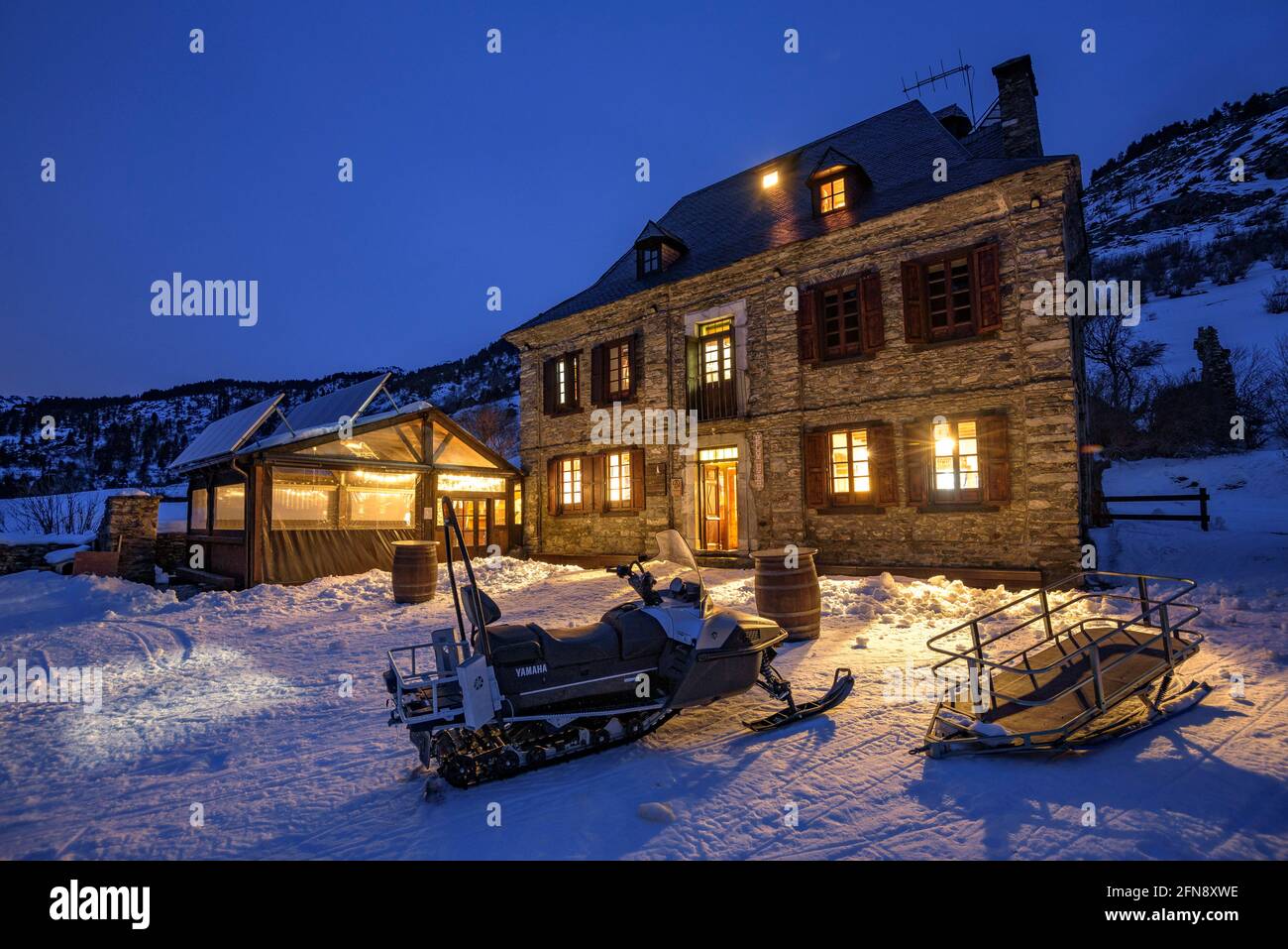 Montgarri hut and church at night in winter (Aran Valley, Catalonia, Pyrenees, Spain) ESP: Refugio y Santuario de Montgarri, una noche de invierno Stock Photo