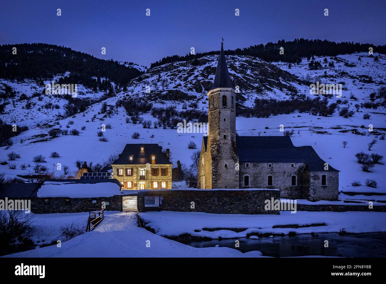 Montgarri hut and church at night in winter (Aran Valley, Catalonia, Pyrenees, Spain) ESP: Refugio y Santuario de Montgarri, una noche de invierno Stock Photo