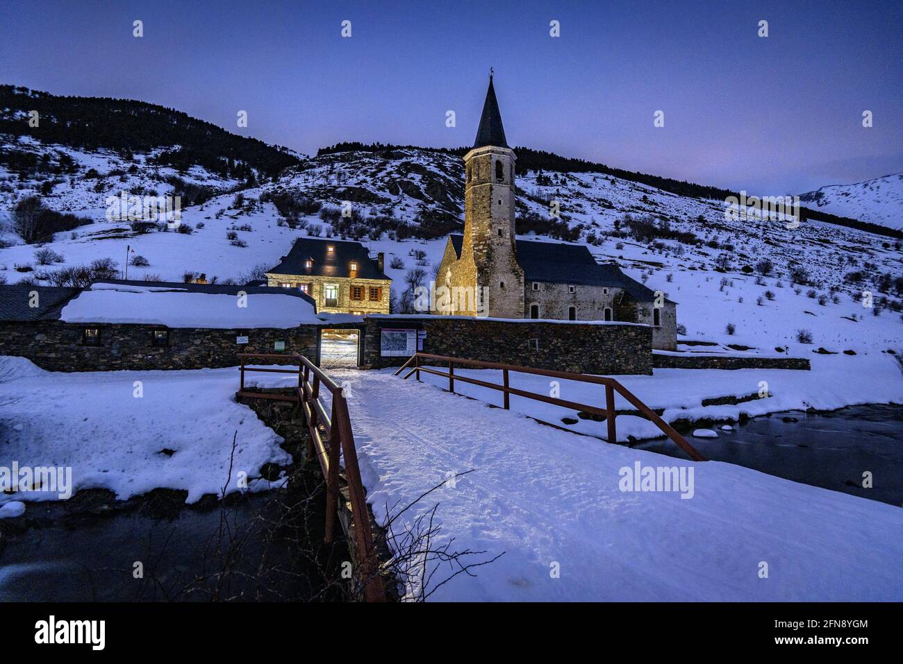 Montgarri hut and church at night in winter (Aran Valley, Catalonia, Pyrenees, Spain) ESP: Refugio y Santuario de Montgarri, una noche de invierno Stock Photo
