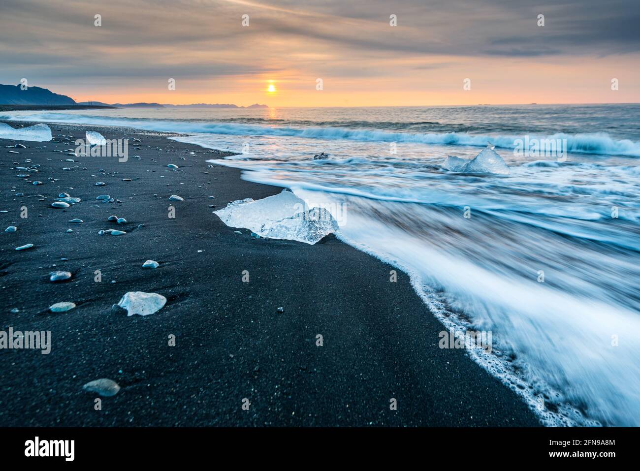 Sea waves hit beach island hi-res stock photography and images - Alamy