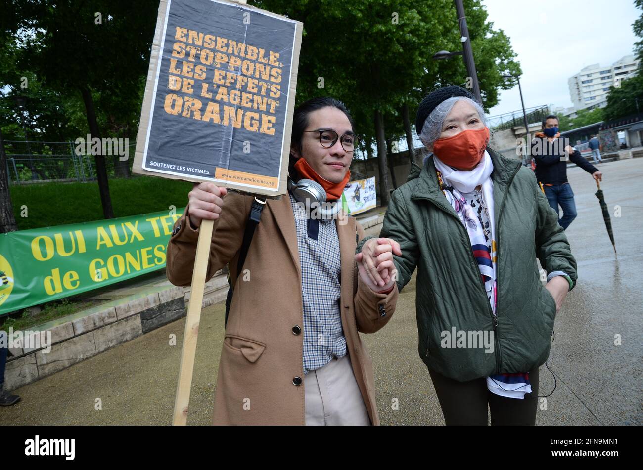 World day against Monsanto-bayer and agrochemicals, several hundred people demonstrated from the place stalingrad in Paris Stock Photo