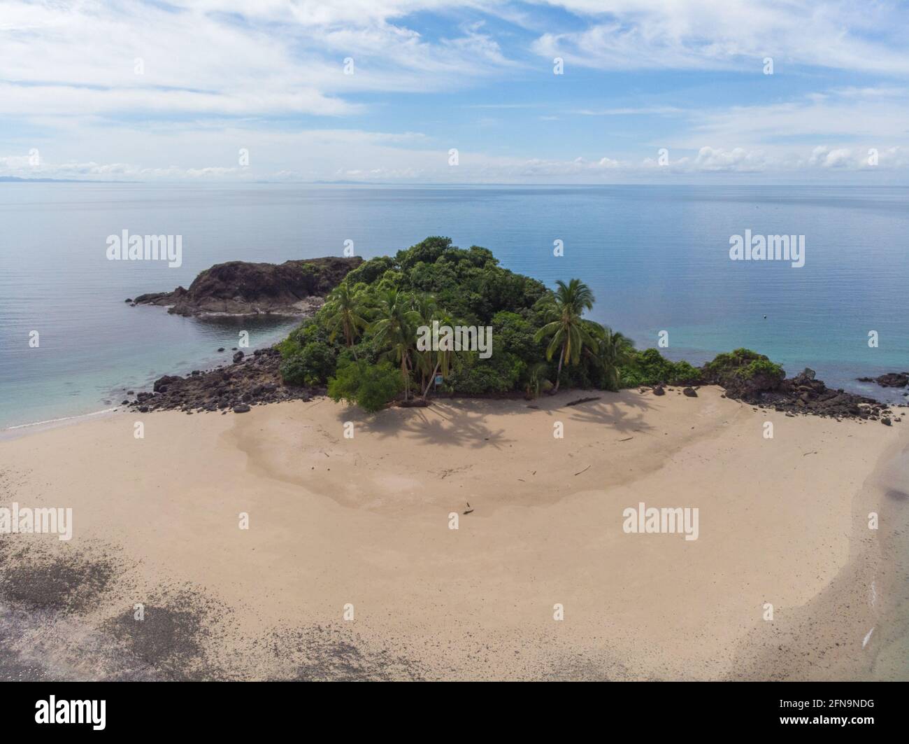 Aerial view blue ocean holiday hi-res stock photography and images - Alamy