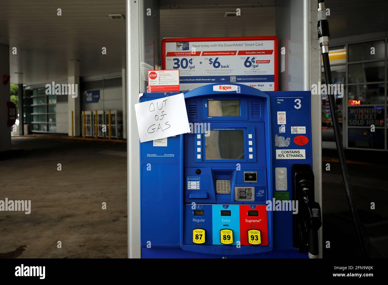 An Exxon station is seen out of gas after a cyberattack crippled the biggest fuel pipeline in the country, run by Colonial Pipeline, in Washington, U.S., May 15, 2021. REUTERS/Yuri Gripas Stock Photo