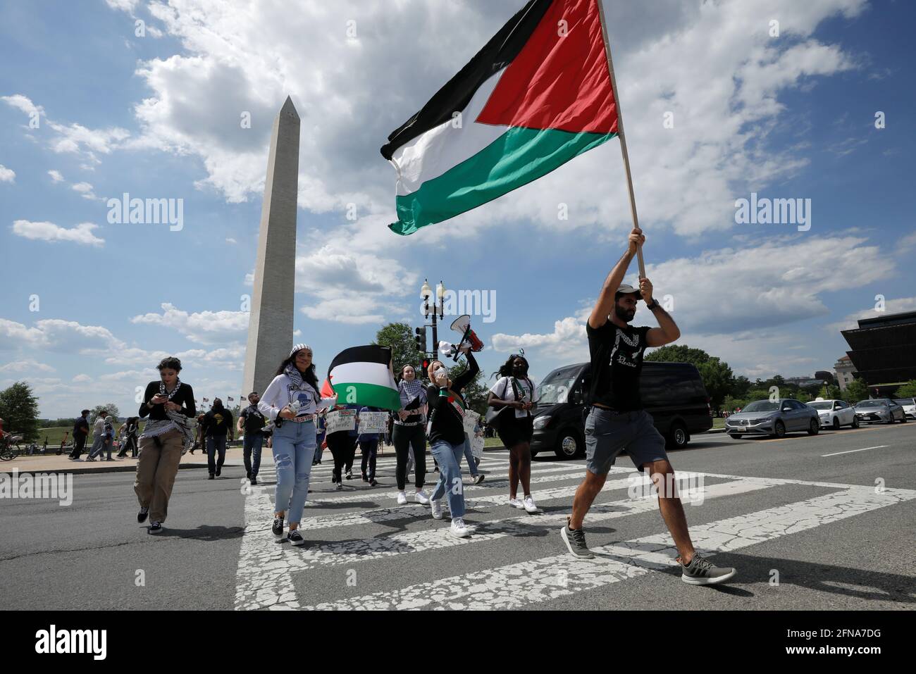 Pro-Palestinian demonstrators protest against the ongoing conflict in Israel and Palestinian territories during a rally at the Washington Monument in Washington, U.S., May 15, 2021. REUTERS/Yuri Gripas Stock Photo