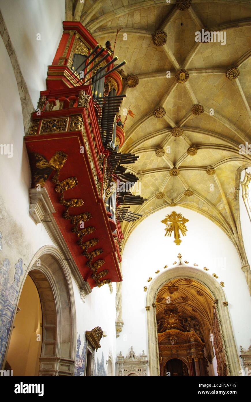 Beautiful 18th century Baroque pipe organ and the vaulted ceiling, Santa Cruz Monastery, Coimbra, Portugal Stock Photo