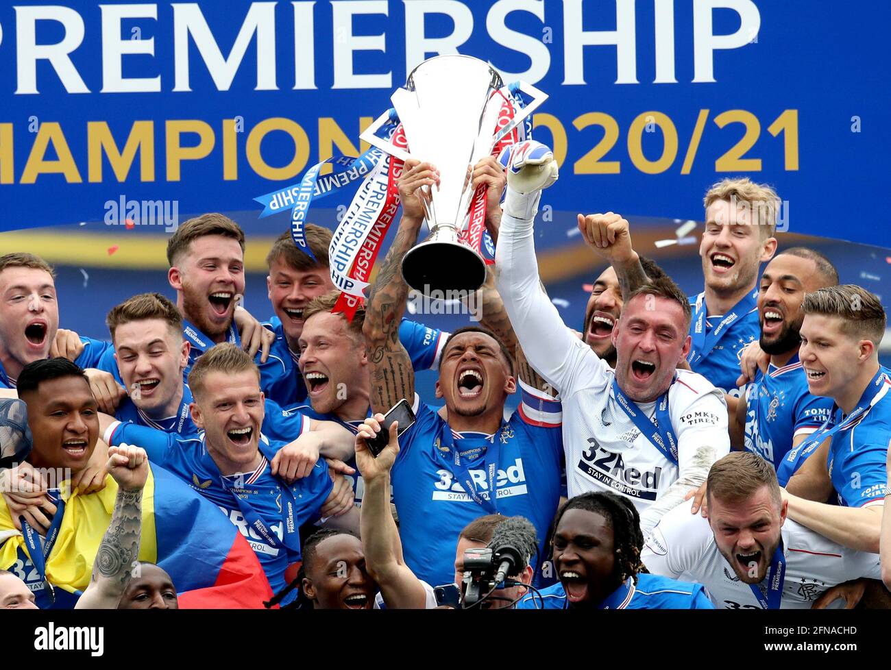 james-tavernier-trophy-hi-res-stock-photography-and-images-alamy