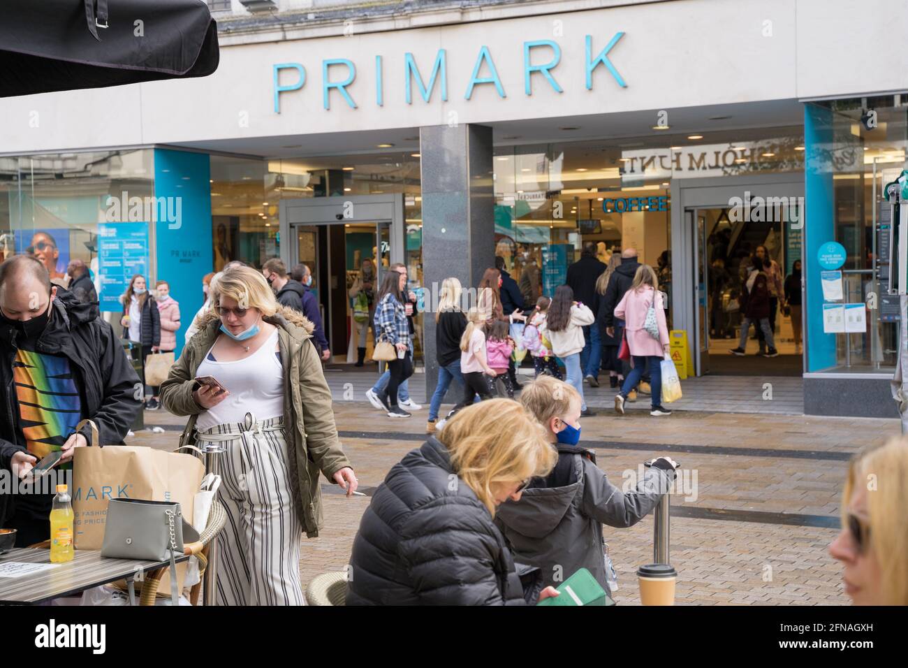 shoppers having a ceffee outsite Primark, Bromley, Kent Stock Photo