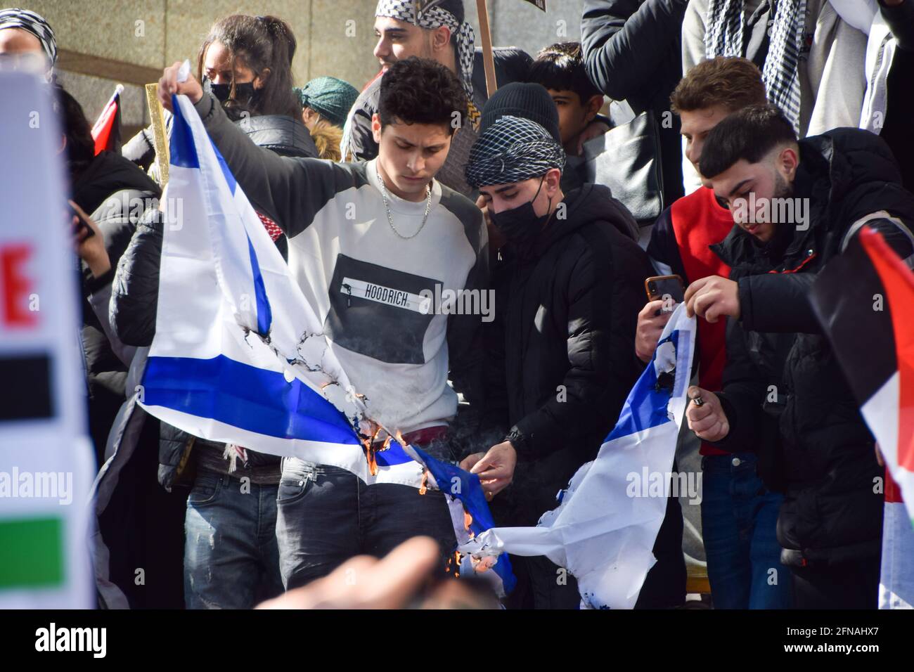 London, United Kingdom. 15th May, 2021. Protesters burn the Israeli flag outside the Embassy of Israel in support of Palestine. Credit: Vuk Valcic/Alamy Live News Stock Photo