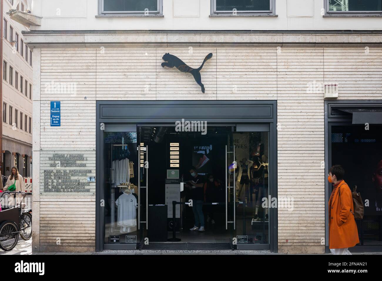 Exterior puma store hi-res stock photography and images - Alamy