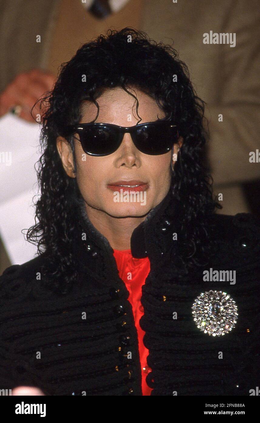 Michael jackson thriller album art hi-res stock photography and images -  Alamy