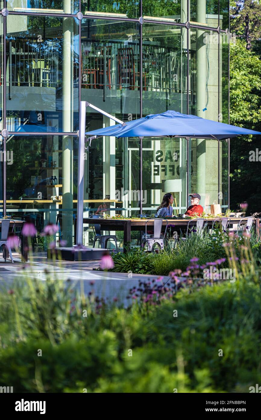 Couple talking over morning coffee at the outdoor cafe area of Brash Coffee Roasters within the Atlanta History Center Complex in Buckhead, Atlanta. Stock Photo