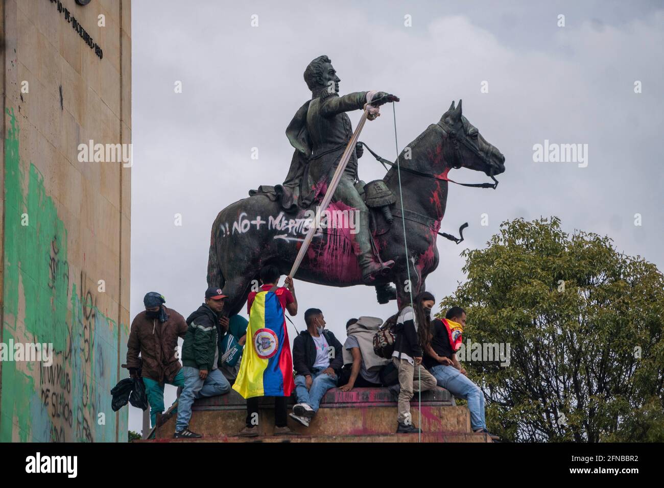 Bogota, Colombia. 15th May, 2021. People at the monument to the Heroes in the protest on day 18 of the national strike in Bogota Credit: Daniel Garzon Herazo/ZUMA Wire/Alamy Live News Stock Photo