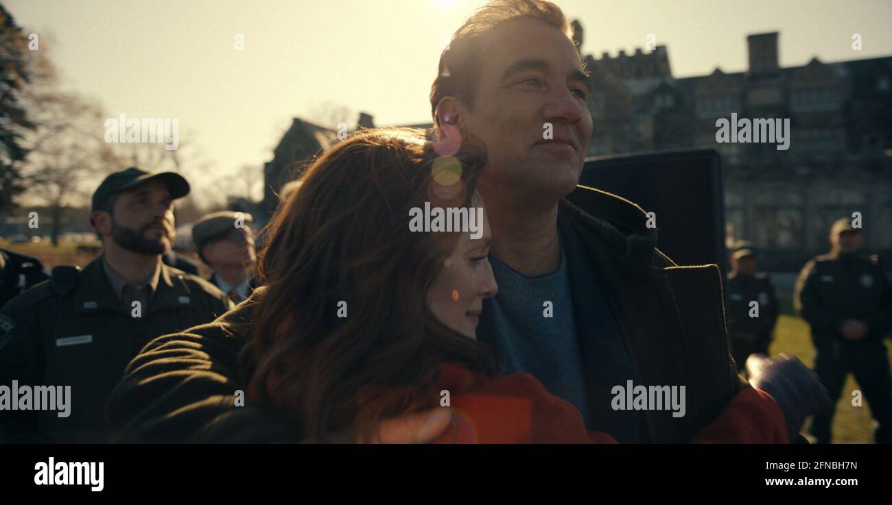 Julianne Moore And Clive Owen In Lisey S Story 2021 Directed By Pablo Larrain Credit Warner Bros Television Album Stock Photo Alamy