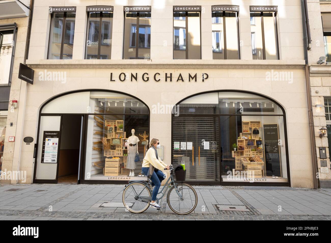 Longchamp logo hi-res stock photography and images - Alamy