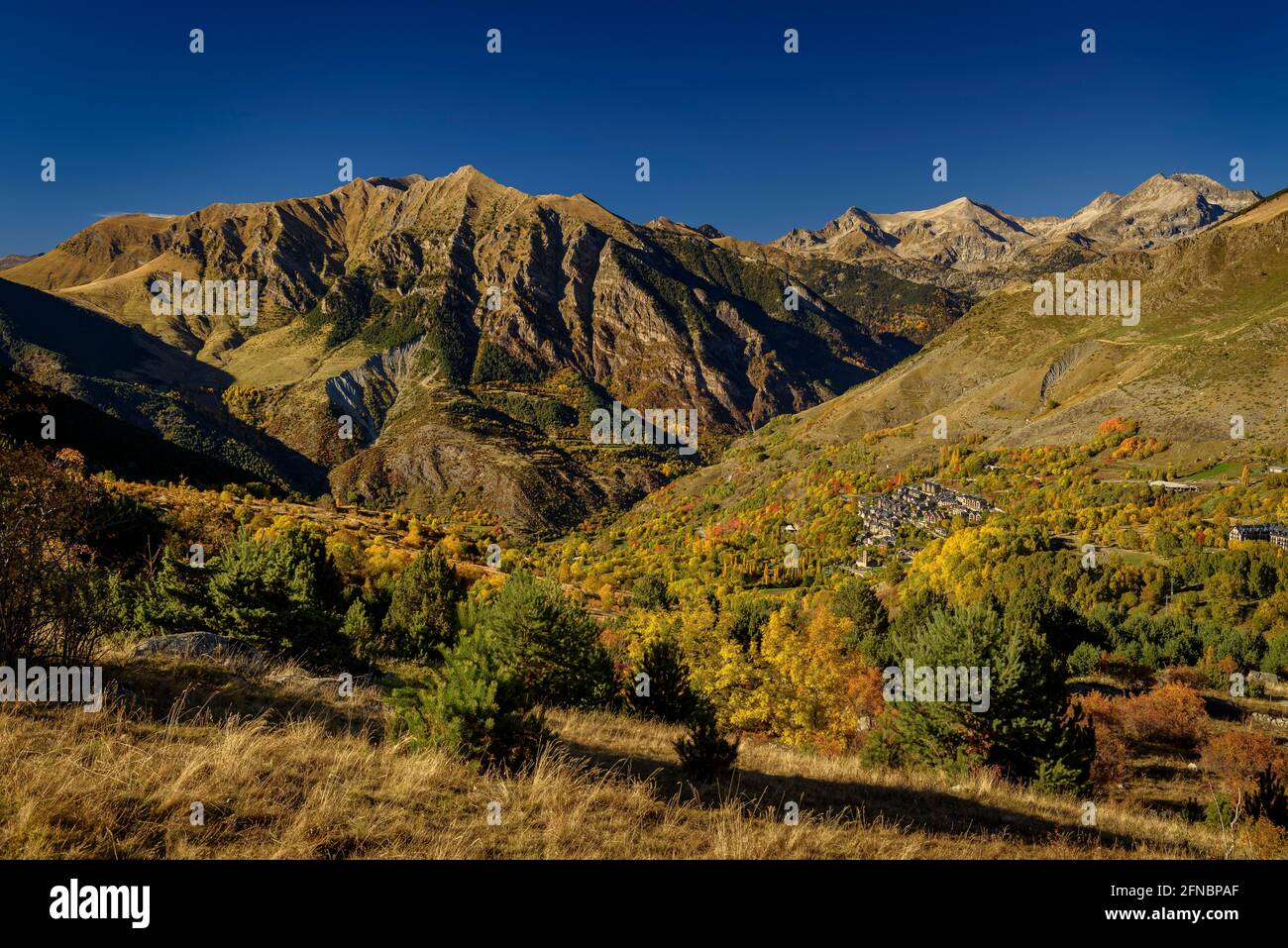 Boí Valley, in autumn (Alta Ribagorça, Catalonia, Spain, Pyrenees) ESP: Valle de Boí, en otoño (Alta Ribagorça, Cataluña, España, Pirineos) Stock Photo