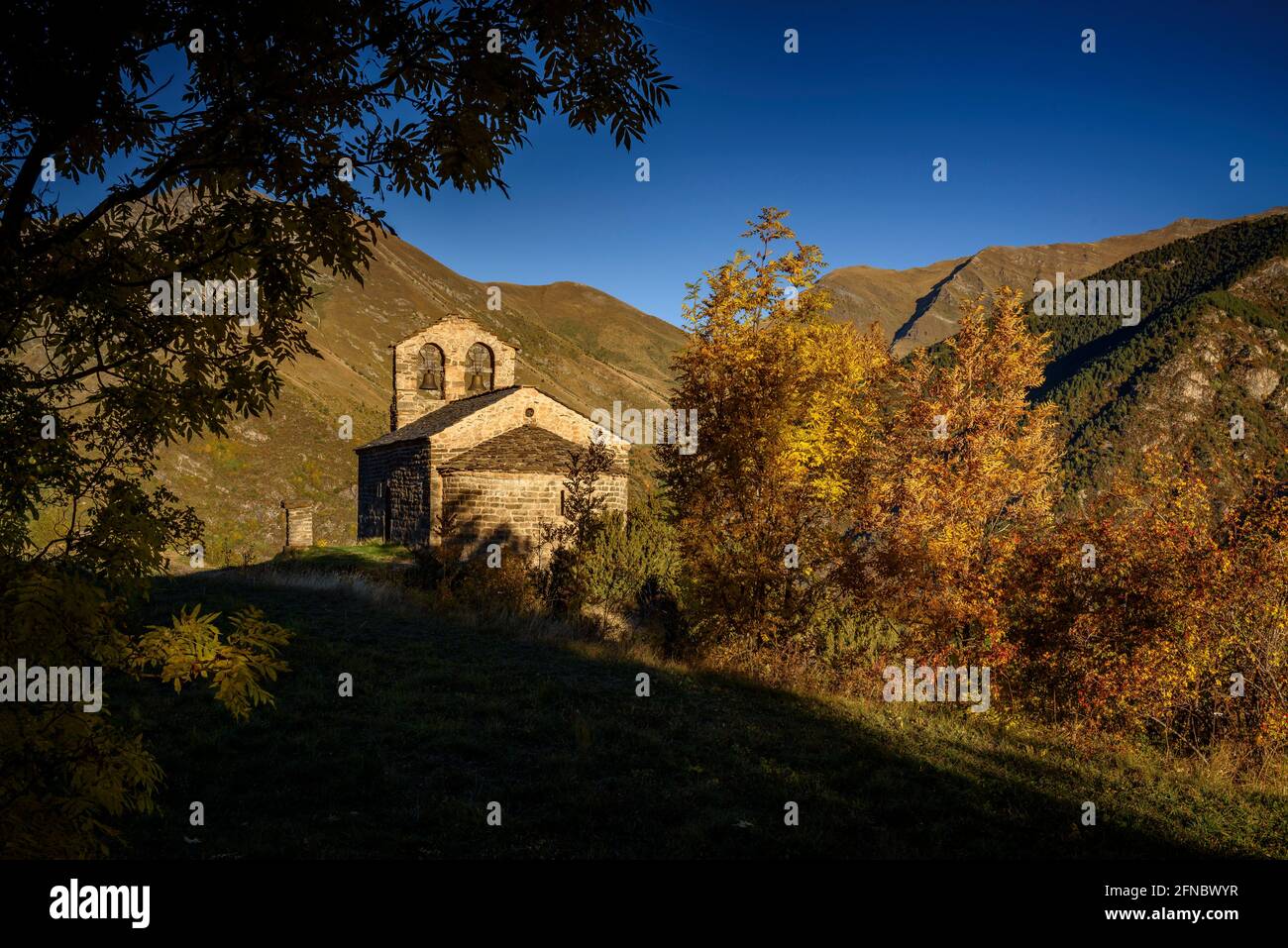 Sant Quirc de Durro Hermitage in an autumn morning (Boí Valley, Catalonia, Spain, Pyrenees) ESP: Ermita de Sant Quirc de Durro una mañana de otoño Stock Photo