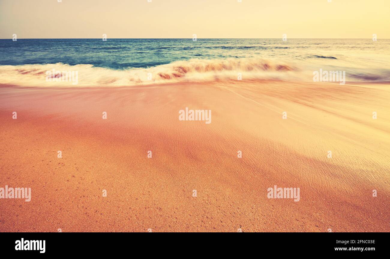 Beautiful waves on paradise beach hi-res stock photography and images ...