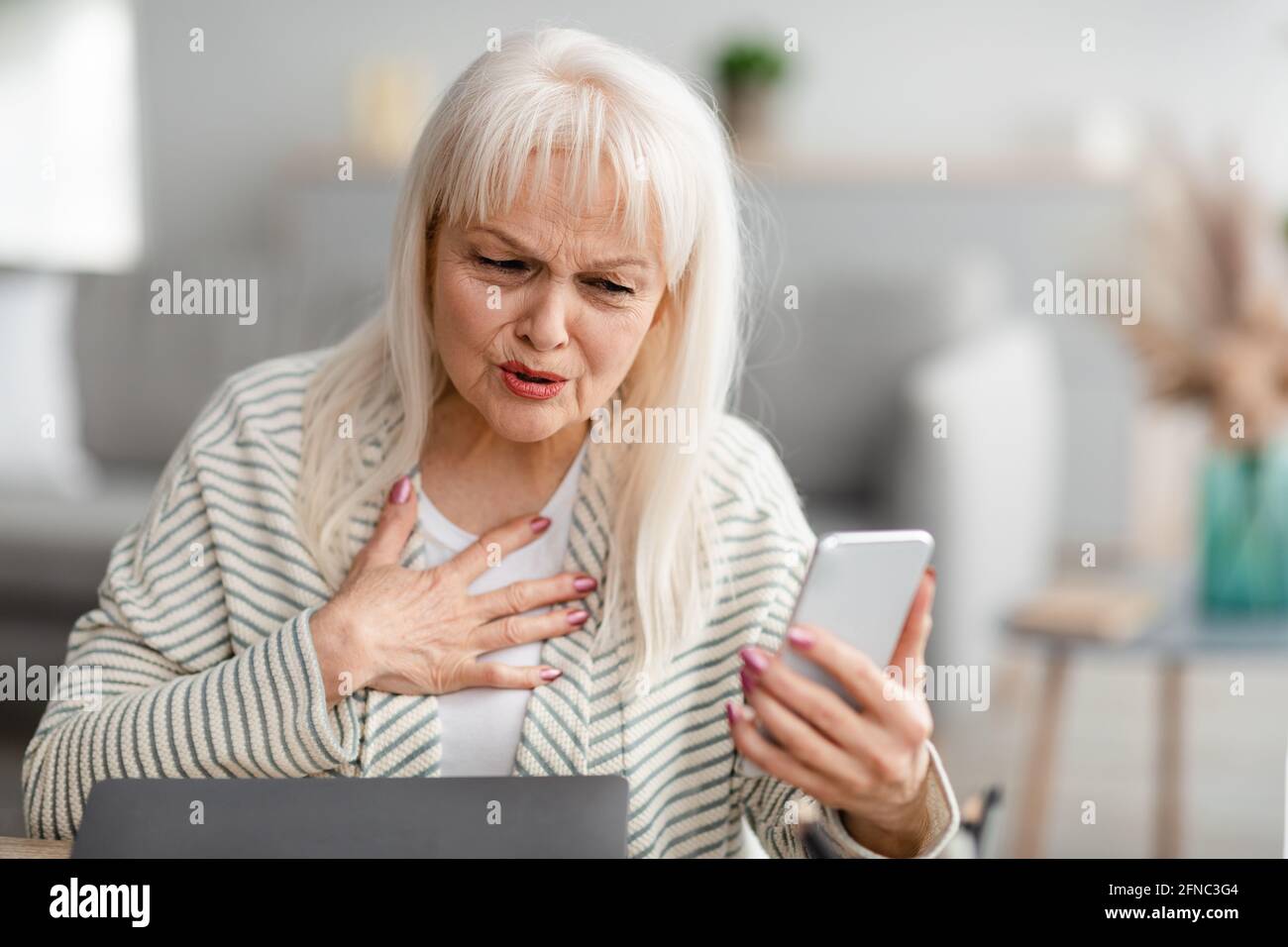 Mature woman surprised portrait hi-res stock photography and images - Alamy