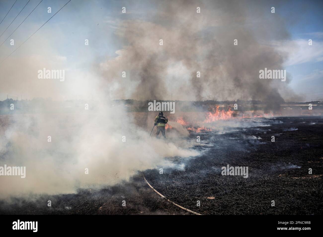 Firefighter battles hi-res stock photography and images - Alamy