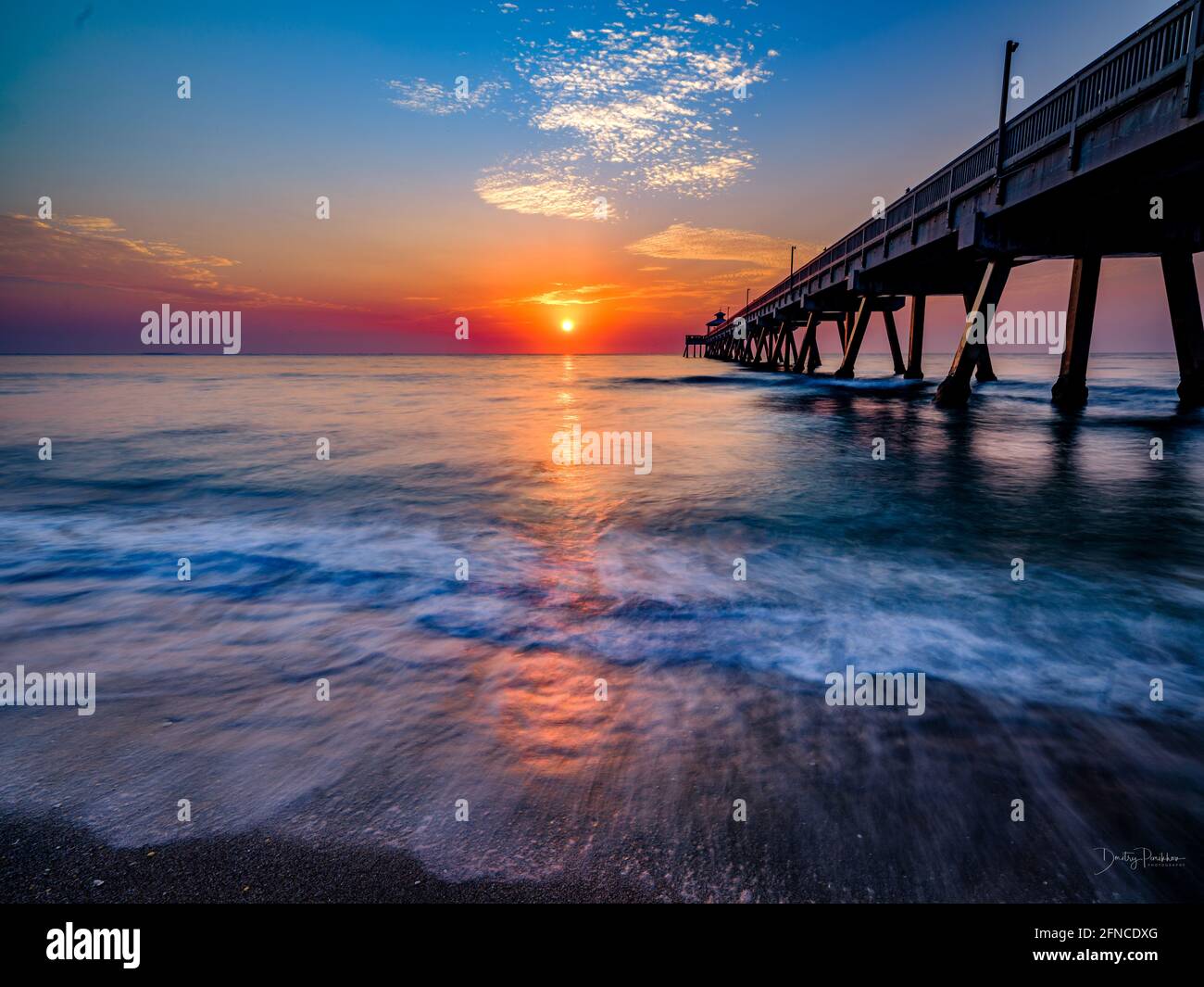 Sunrise at the Deerfield beach in Florida Stock Photo - Alamy, image size:1300x1065