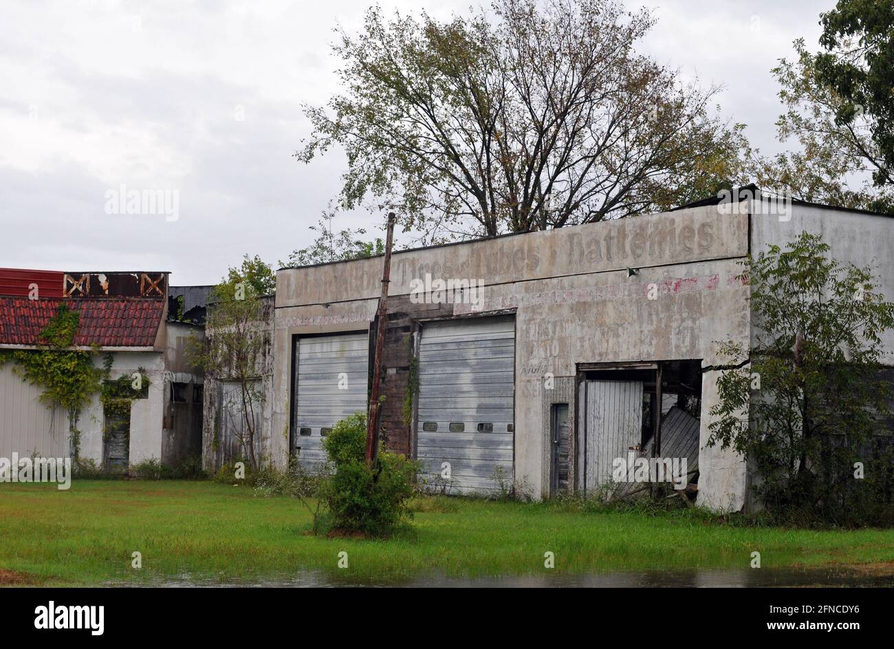 An abandoned garage in the Route 66 town of Afton, Oklahoma. Stock Photo