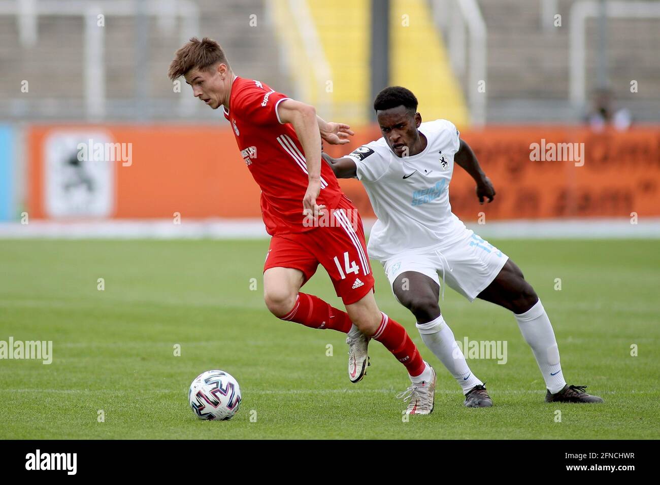 Munich, Germany. 16th May, 2021. Football: 3. league, TSV 1860 München - FC  Bayern München II, 37. matchday, at the stadium on Grünwalder Straße. Lenn  Jastremski of FC Bayern München II (l)