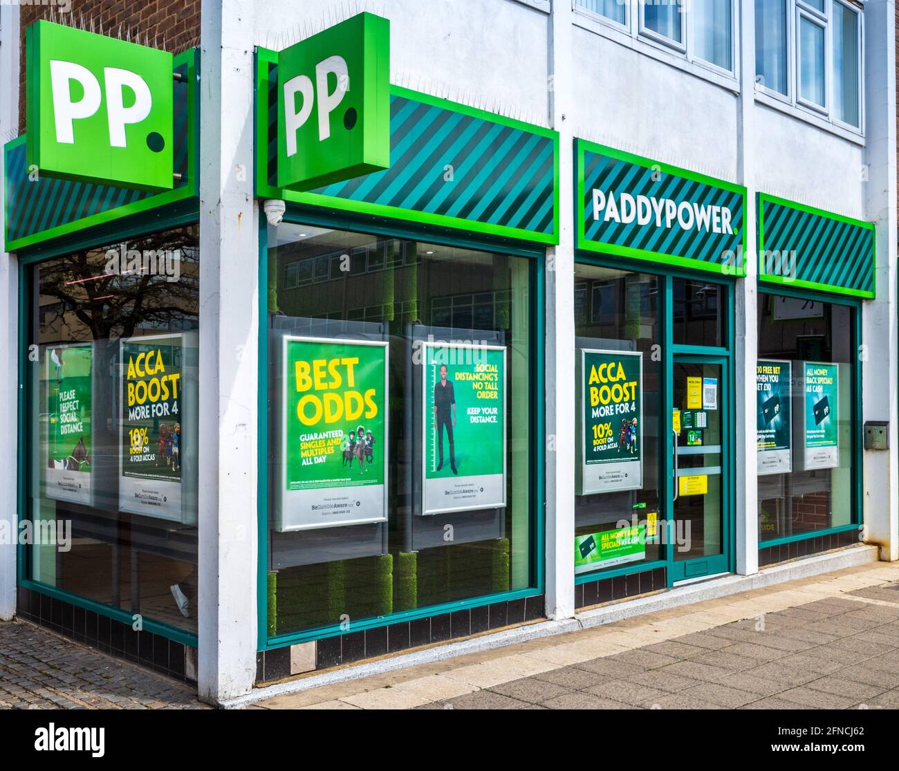Paddy Power licensed betting shop - Paddy Power Bookmakers Shop in Stevenage. Paddy Power was founded in Dublin in 1988. Stock Photo