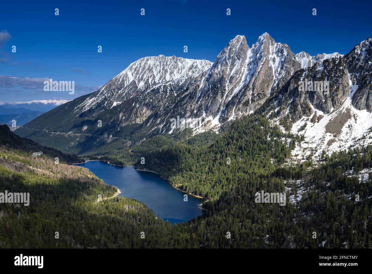 encantats-twin-peaks-and-the-estany-de-sant-maurici-lake-seen-from-the