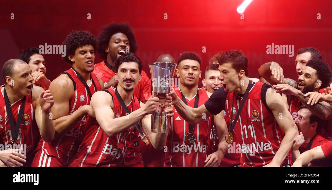 Munich, Germany. 16th May, 2021. Basketball: BBL Cup, FC Bayern Munich -  Alba Berlin, Final Four, Final at the Audi Dome. FC Bayern players cheer,  including Nihad Djedovic (M, l-r), Wade Baldwin
