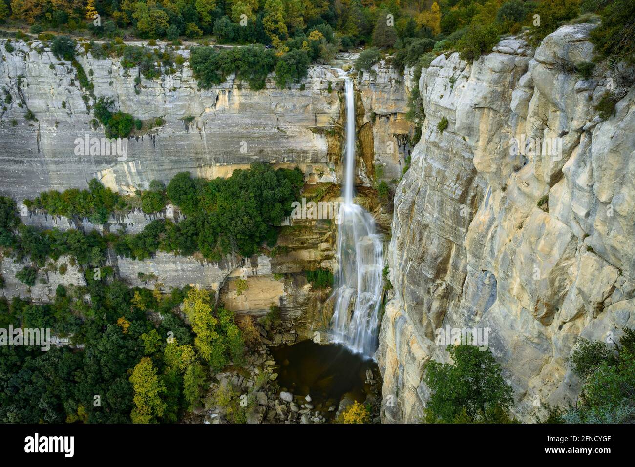 Sallent Cascade (Rupit) viewed from the waterfalls' viewpoint (Collsacabra, Catalonia, Spain) ESP: Salto de Sallent de Rupit desde el mirador Stock Photo