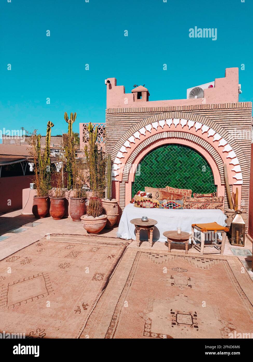 Riad blue hi-res stock photography and images - Alamy