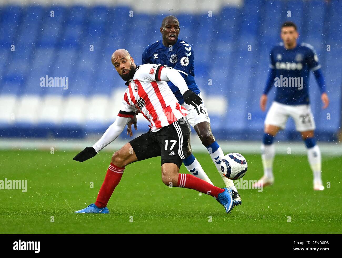 Sheffield United's David McGoldrick (left) and Everton's Abdoulaye Doucoure battle for the ball during the Premier League match at Goodison Park, Liverpool. Picture date: Sunday May 16, 2021. Stock Photo