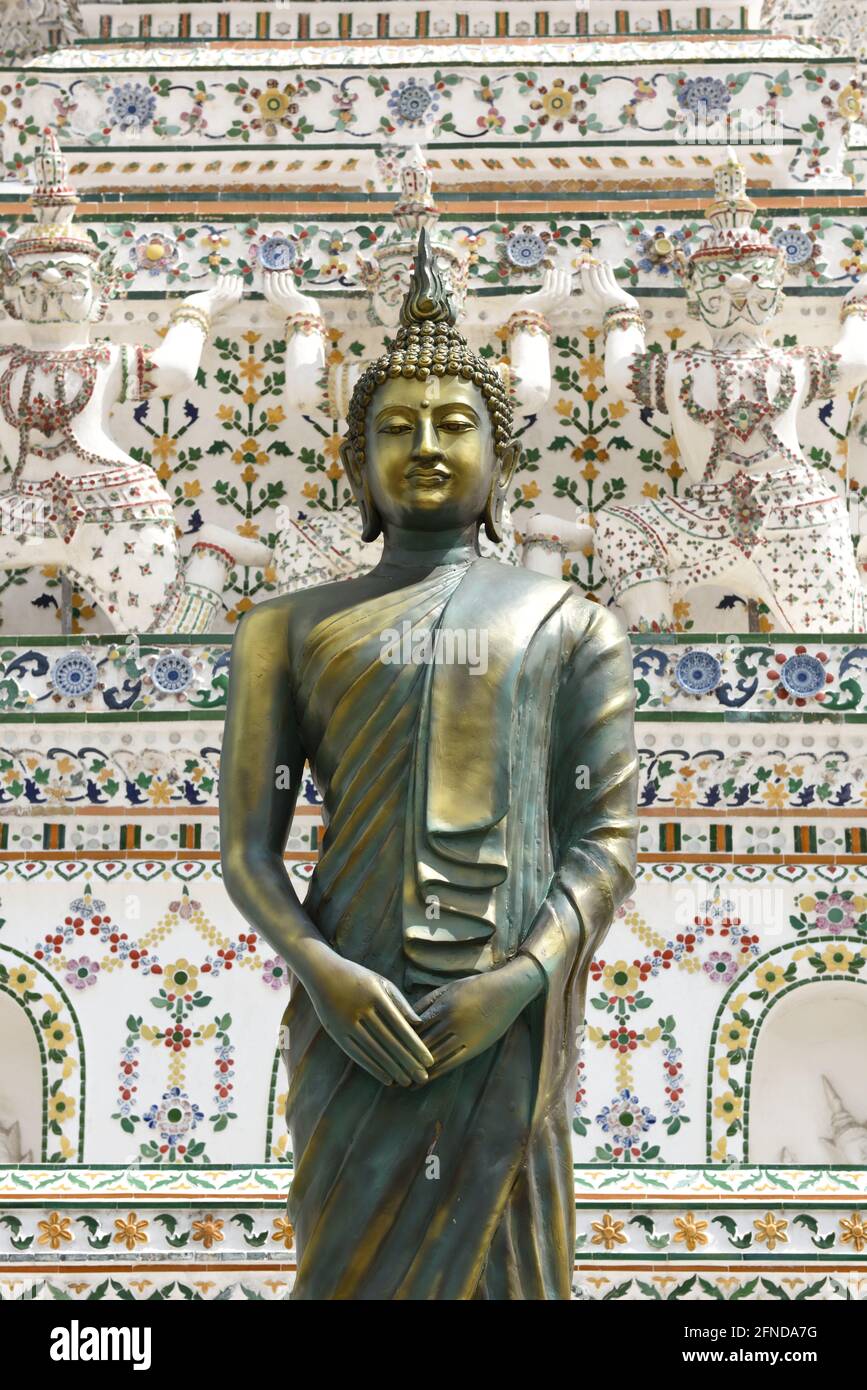 Statue of the Buddha in the grounds of Wat Arun, Bangkok, Thailand Stock Photo