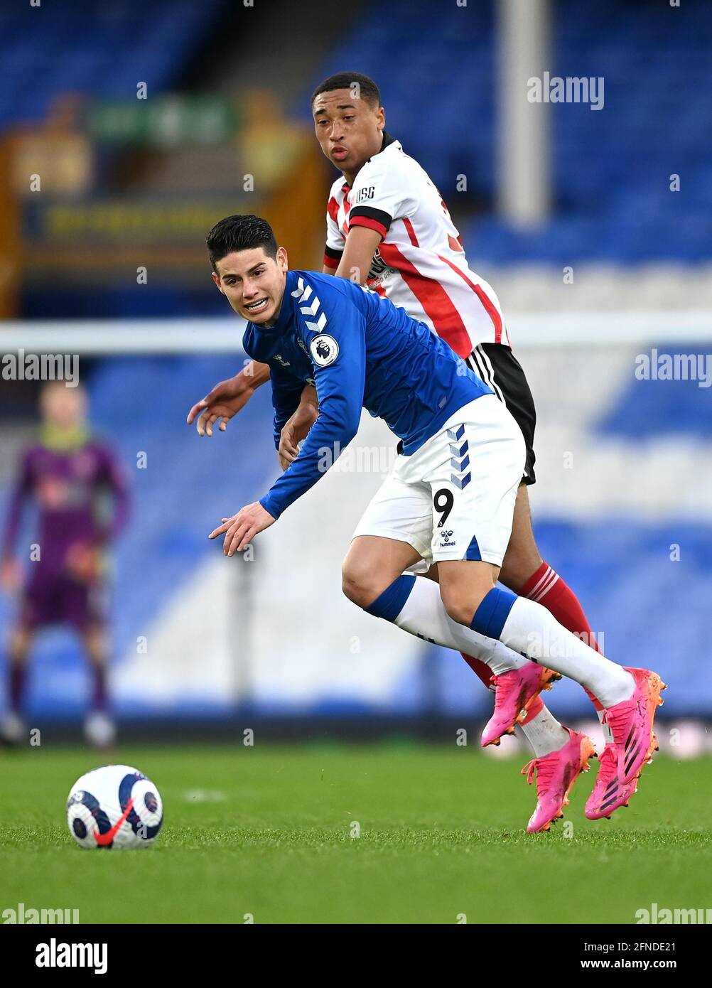 Everton's James Rodriguez (left) and Sheffield United's Daniel Jebbison battle for the ball during the Premier League match at Goodison Park, Liverpool. Picture date: Sunday May 16, 2021. Stock Photo