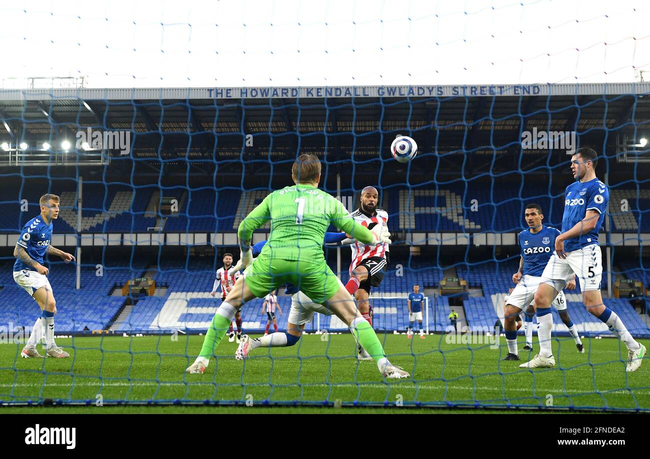 Sheffield United's David McGoldrick shoots towards goal during the Premier League match at Goodison Park, Liverpool. Picture date: Sunday May 16, 2021. Stock Photo