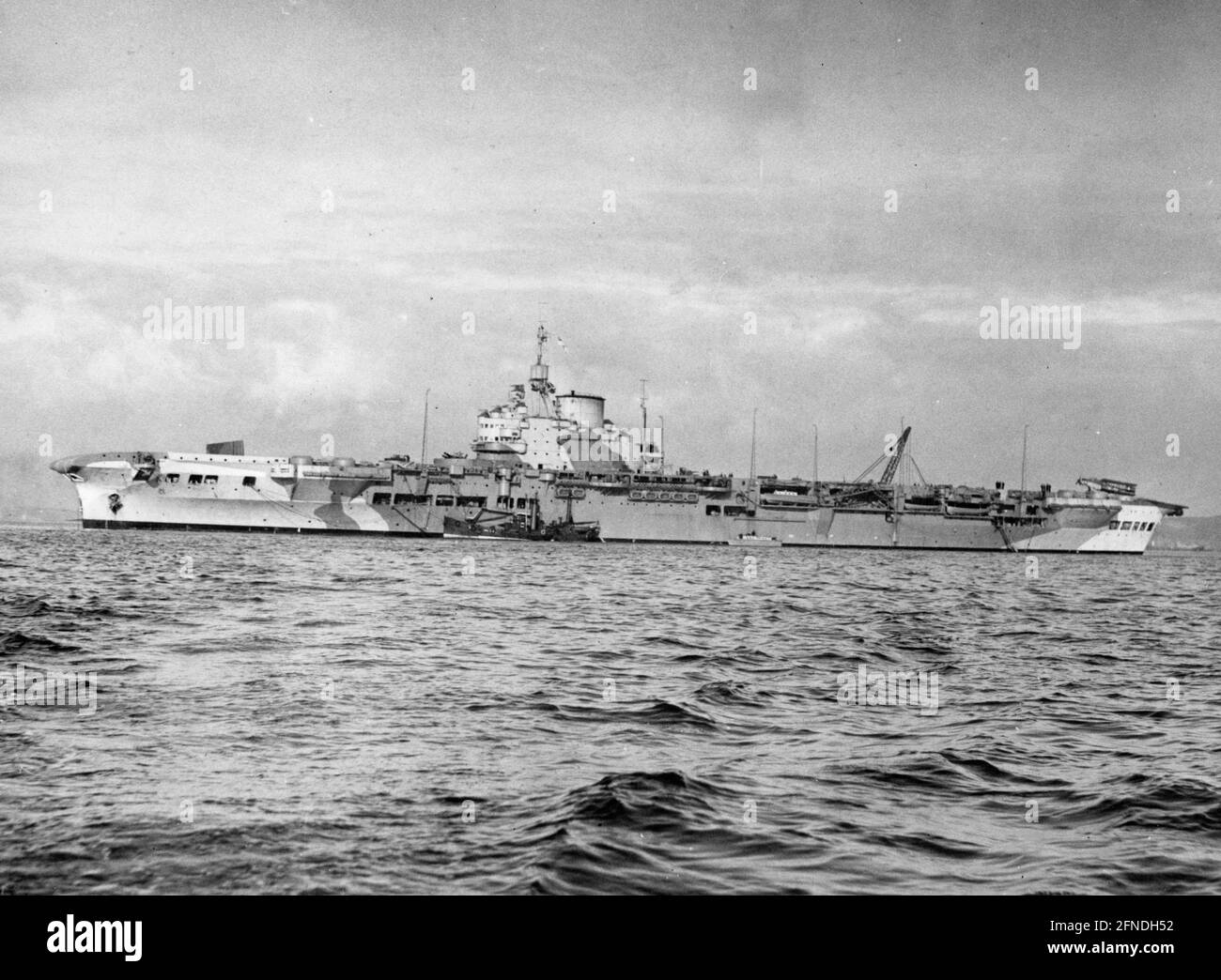 World war ii aircraft carrier hi-res stock photography and images - Alamy